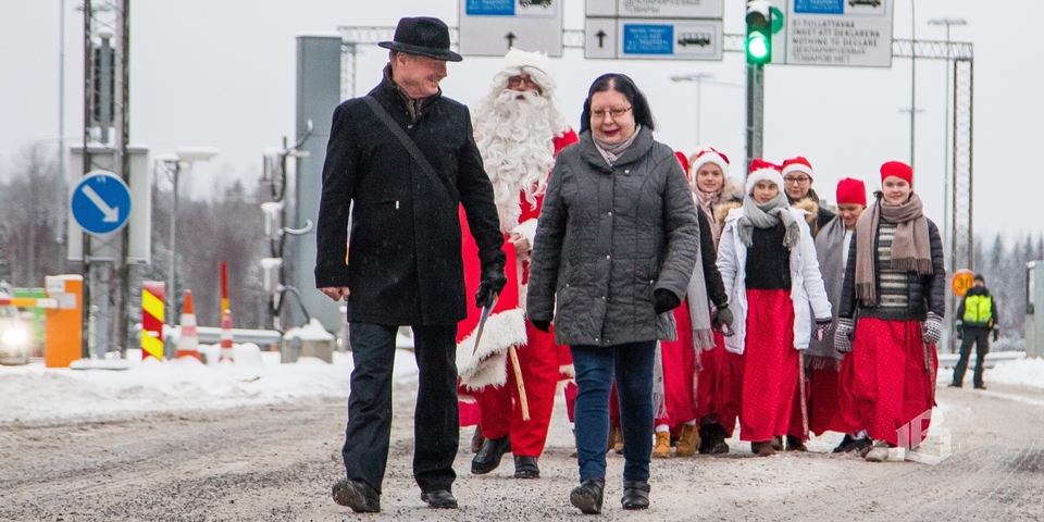 Дед Мороз и Йоулупукки встретились на российско-финской границе