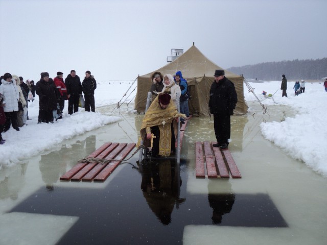 впервые на форте ИНО освящение проруби с обрядом омовения в Финском заливе