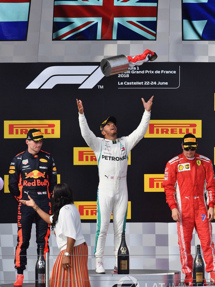 Победитель Льюис Хэмилтон, Mercedes AMG F1, второе место – Макс Ферстаппен, Red Bull Racing, третье место – Кими Райкконен, Ferrari