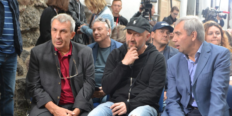 Гоша Куценко и Александр Петров на церемонии закрытия кинофестиваля