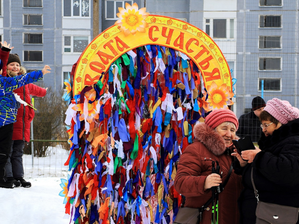 Забавы на Масленицу. Масленица забавы на улице. Масленичные забавы для детей. Масленичные потехи.