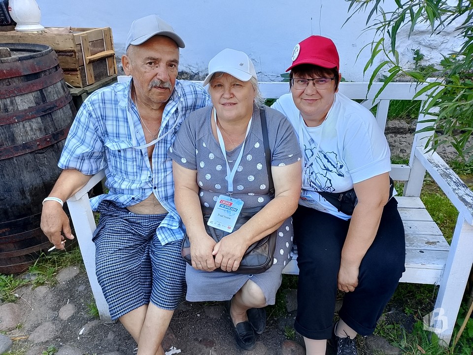 Вера и Леонид Серебровы и Ирина Малахова приехали из Ярославской области Вера и Леонид Серебровы и Ирина Малахова приехали из Ярославской области