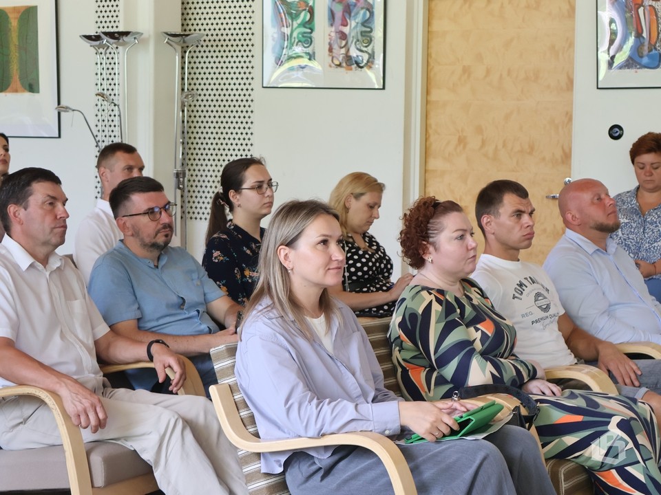 Выездная работа в районы Ленобласти позволяет лучше изучить проблемы на местах Выездная работа в районы Ленобласти позволяет лучше изучить проблемы на местах