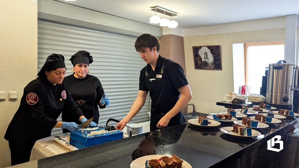 Каждому гостю - порция звездного десерта