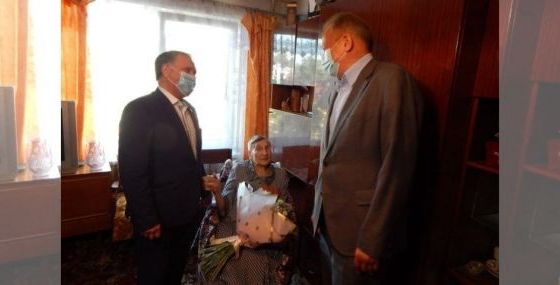 Жительницу поселка Песочное поздравили со столетием