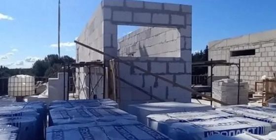 Стройка перешагнула экватор: новая поликлиника в Выборге готова на 50%