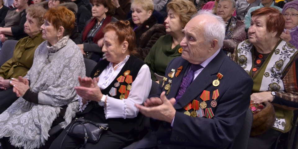В Каменногорске поздравили ветеранов с юбилеем снятия блокады Ленинграда