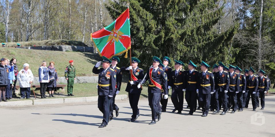 На воинских мемориалах Выборга и района прошли торжественные митинги