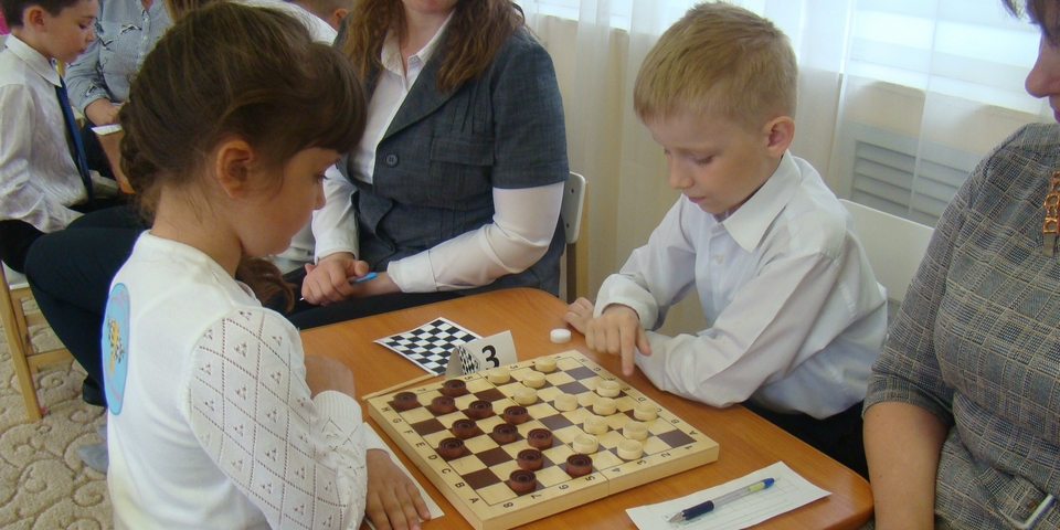 Воспитанники детских садов Выборгского района сразились в шашечном турнире