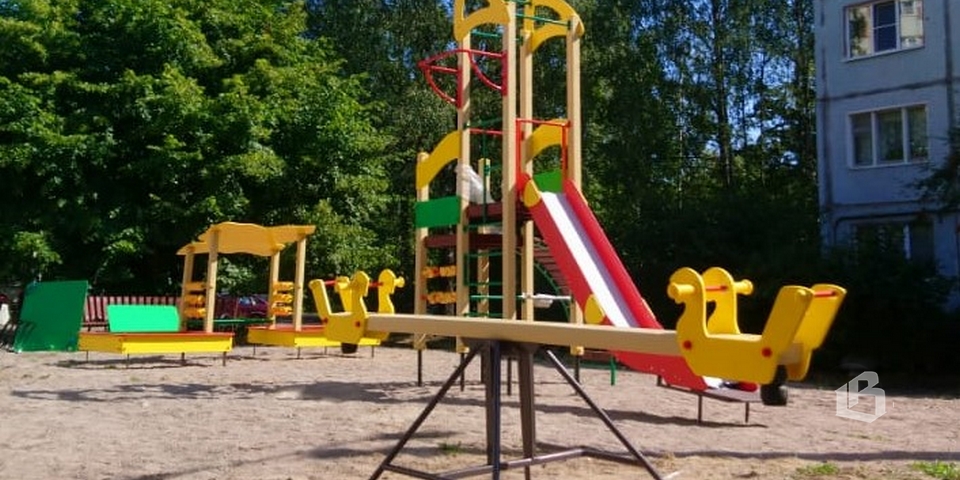 Установку детской площадки на Приморской, 22 завершат 8 августа
