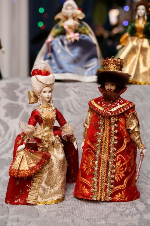 Коллекцию авторских кукол представили в Красносельской библиотеке