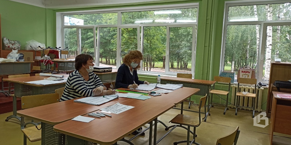 Марина Михайлова и Ирина Шерстнева работают в избирательной комиссии не впервые