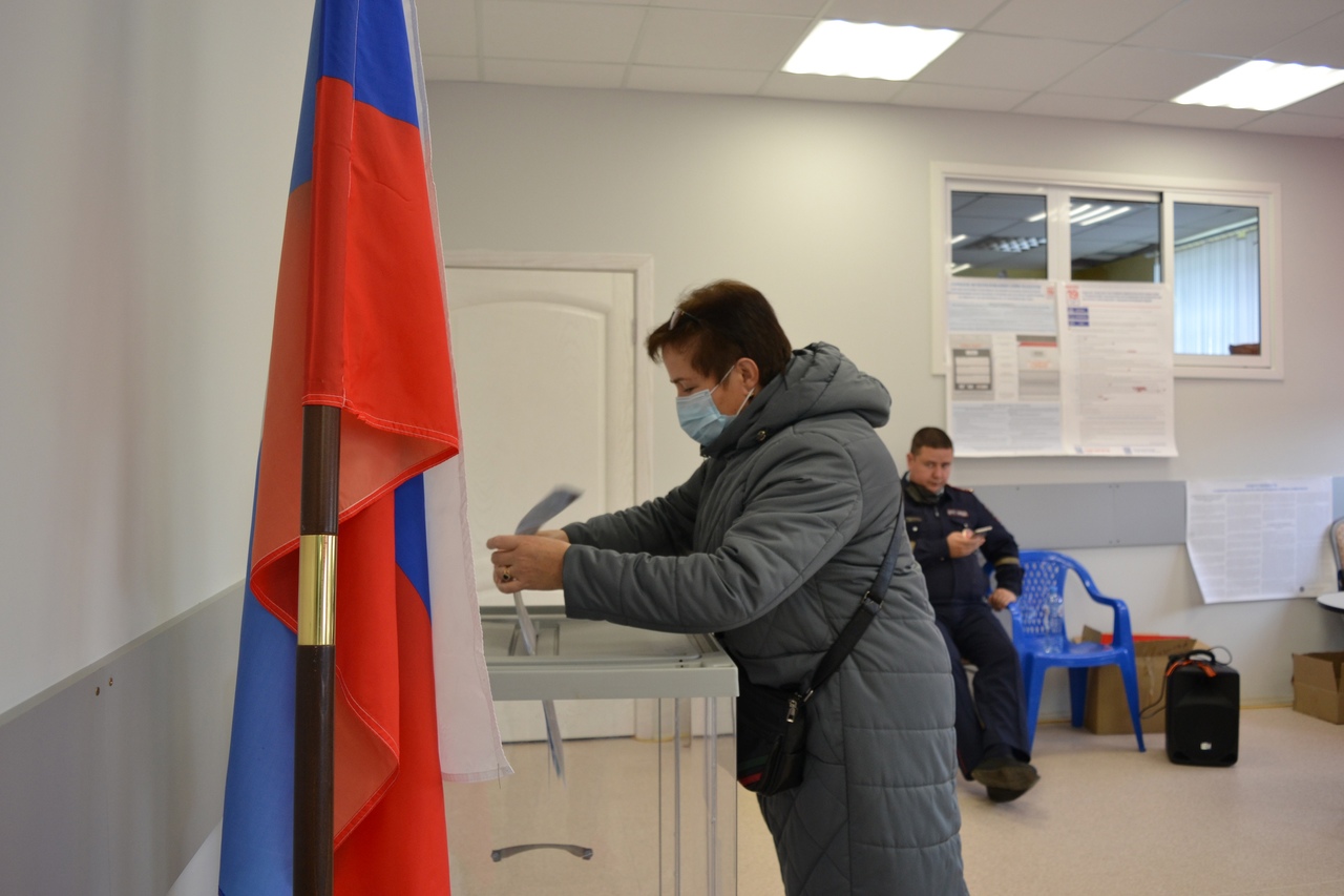 В Выборгском районе первый из трёх дней голосования начался с активности избирателей