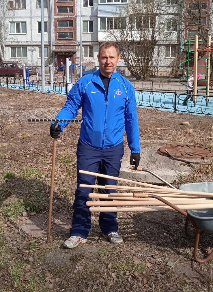 Жители Кировских Дач вышли на субботник
