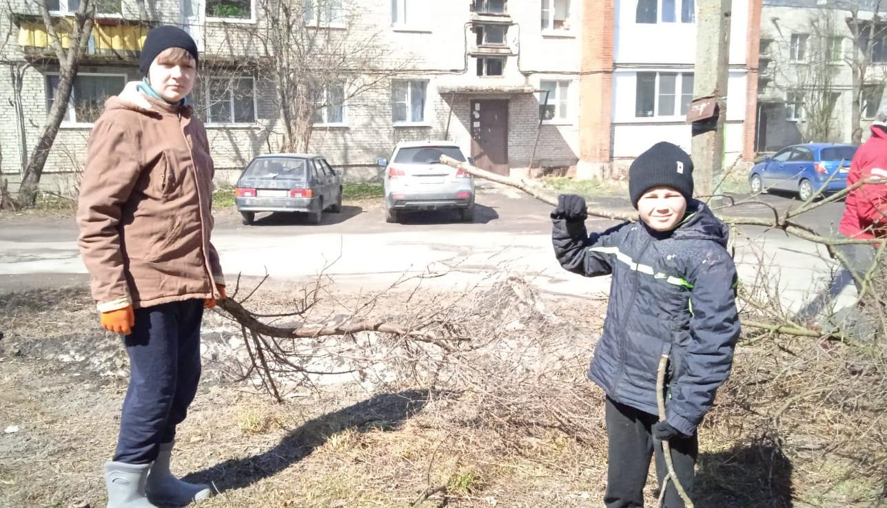 Жители Кировских Дач вышли на субботник