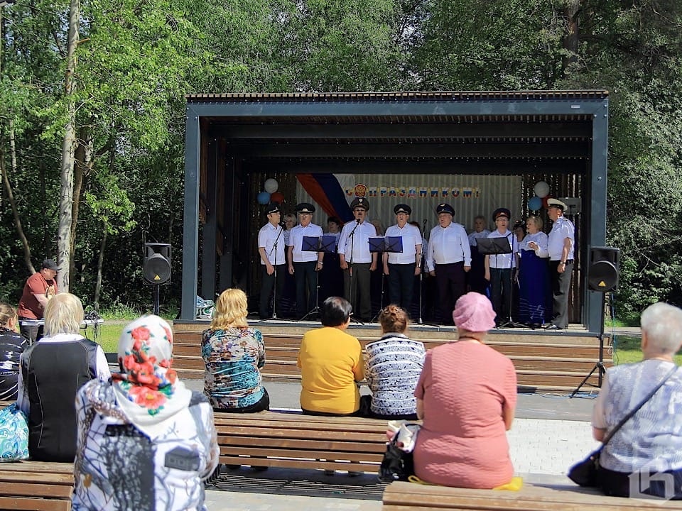 В Каменногорске состоялся праздничный концерт «Ты живи, моя Россия» 