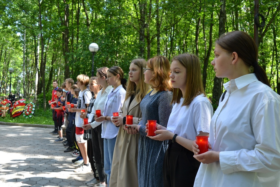 В День памяти и скорби в Выборге прошёл митинг на одном из воинских мемориалов