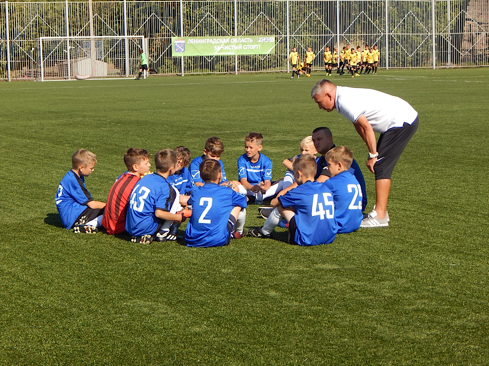 Выборг: футбол, и концерт