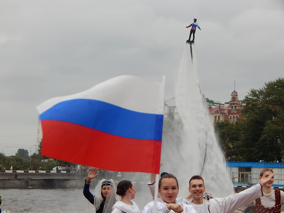 В Выборге торжественно отметили День флага России