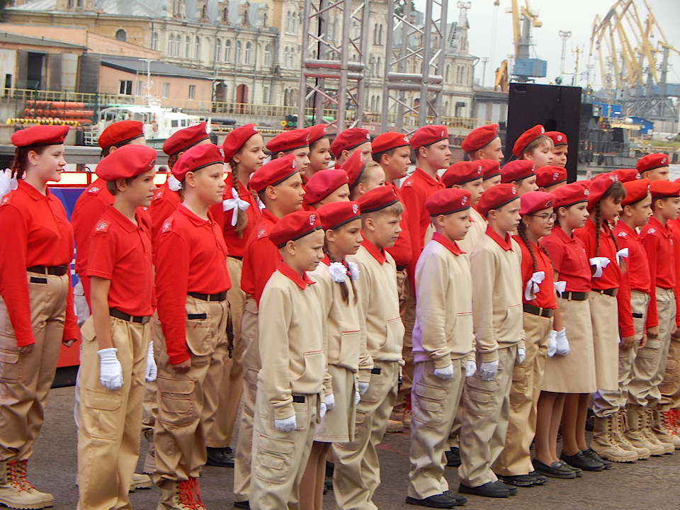 В Выборге торжественно отметили День флага России