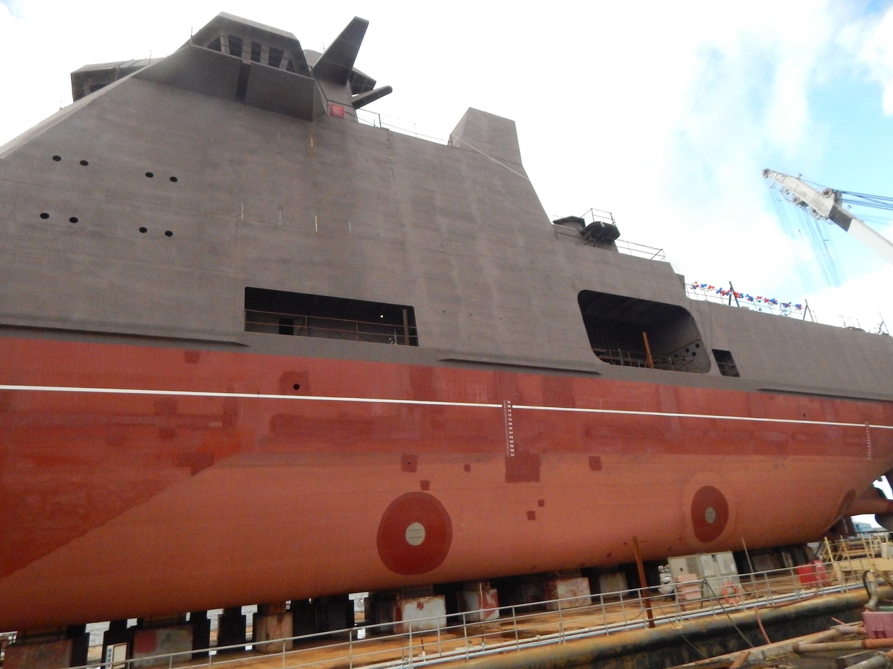 На Выборгском судостроительном заводе спустили на воду уникальный корабль для ФСБ