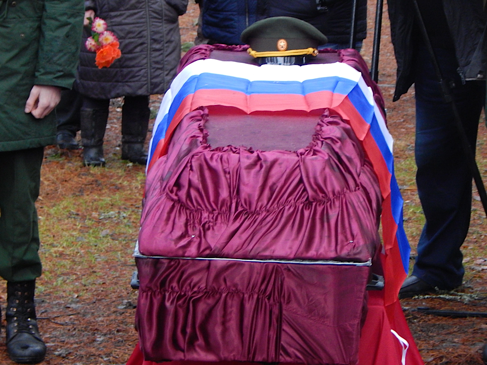 Героя-добровольца похоронили в Кузьминском с воинскими почестями