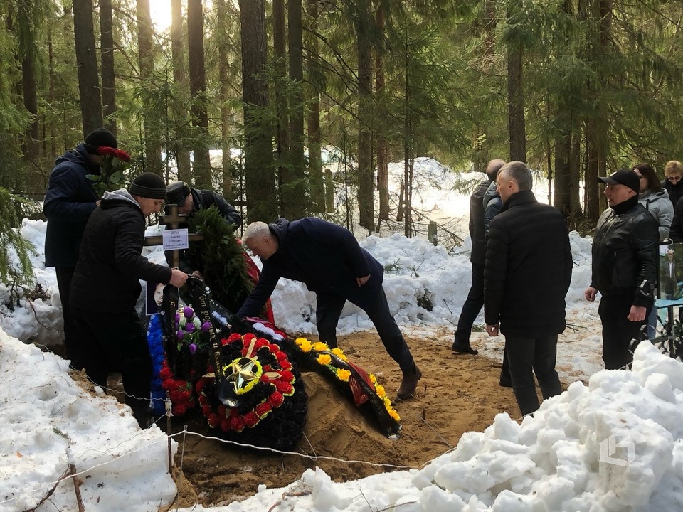 В поселке Ольшаники простились с Максимом Дёминым, погибшим в ходе СВО