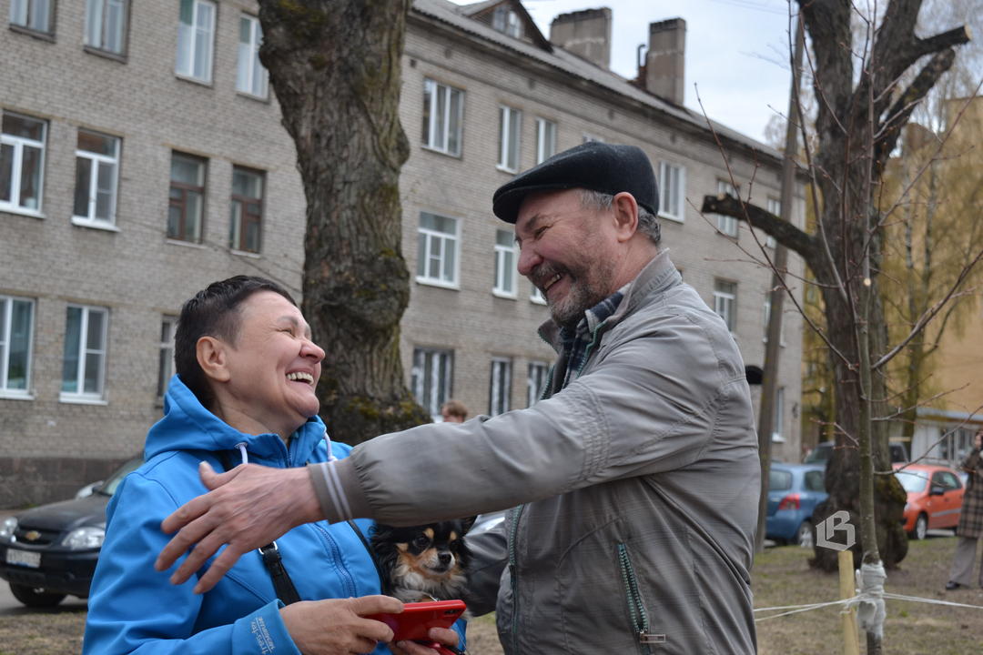 В сквере на Мира пели все вместе