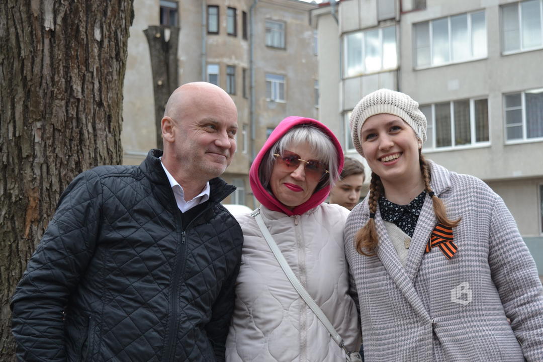 В сквере на Мира пели все вместе