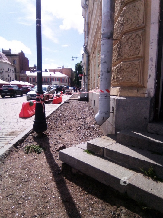 Дороги и тротуары в центре Выборга приводят в порядок