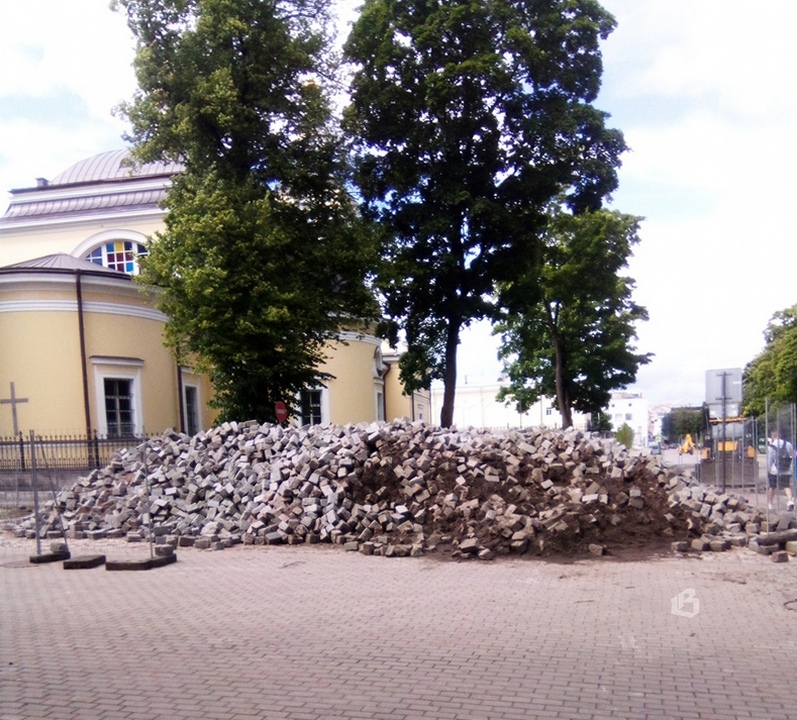 Дороги и тротуары в центре Выборга приводят в порядок