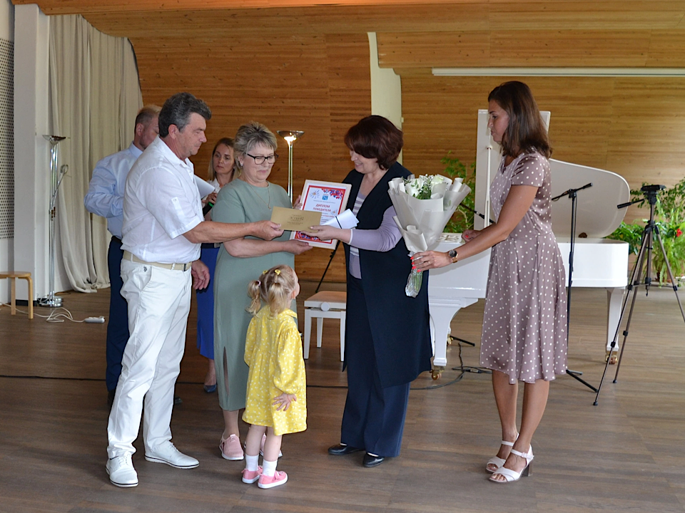 В День любви и верности в Выборге поздравляют семейные пары