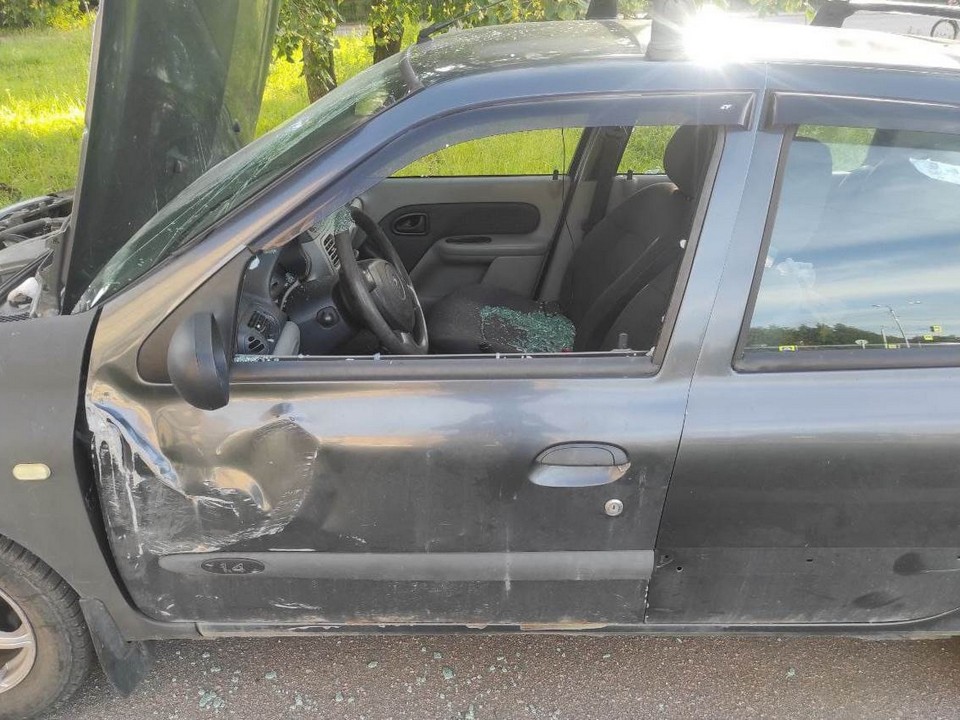 В Выборге маргинал с топором крушил автомобиль и окно