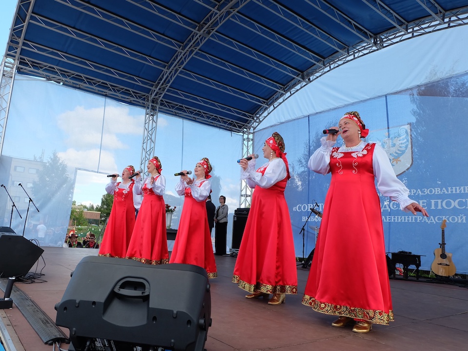 В Советском в День поселка пели и плясали 