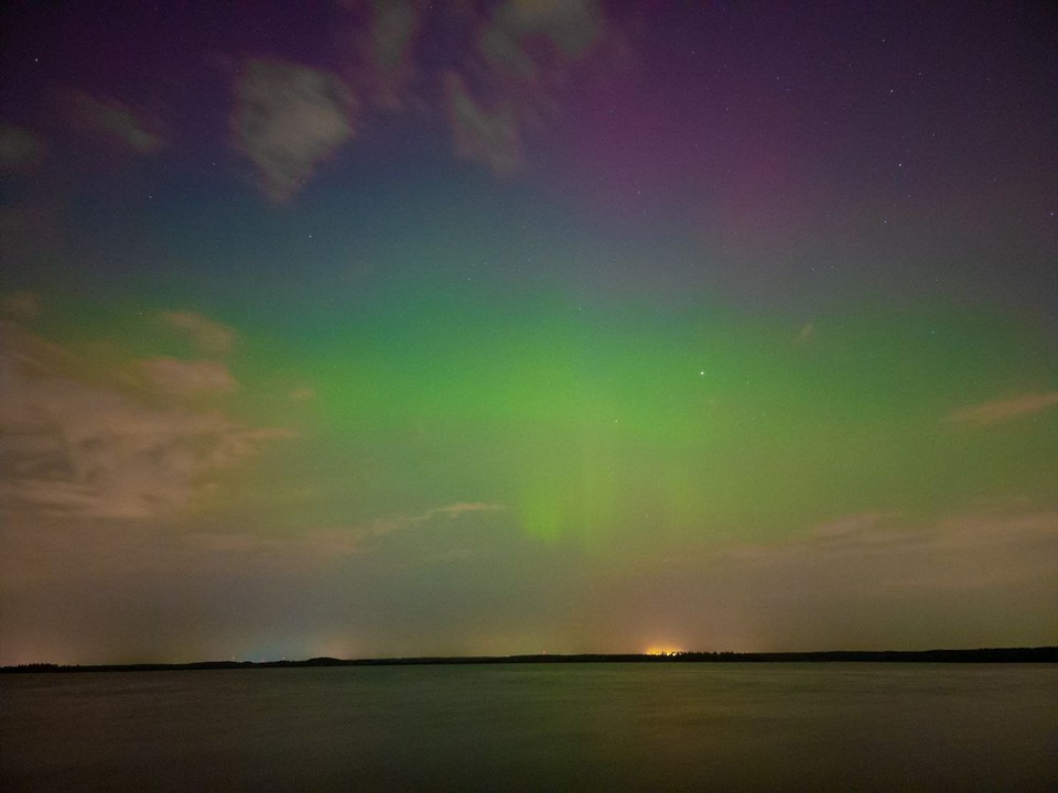 Нынешней ночью северное сияние блистало даже в средней полосе России