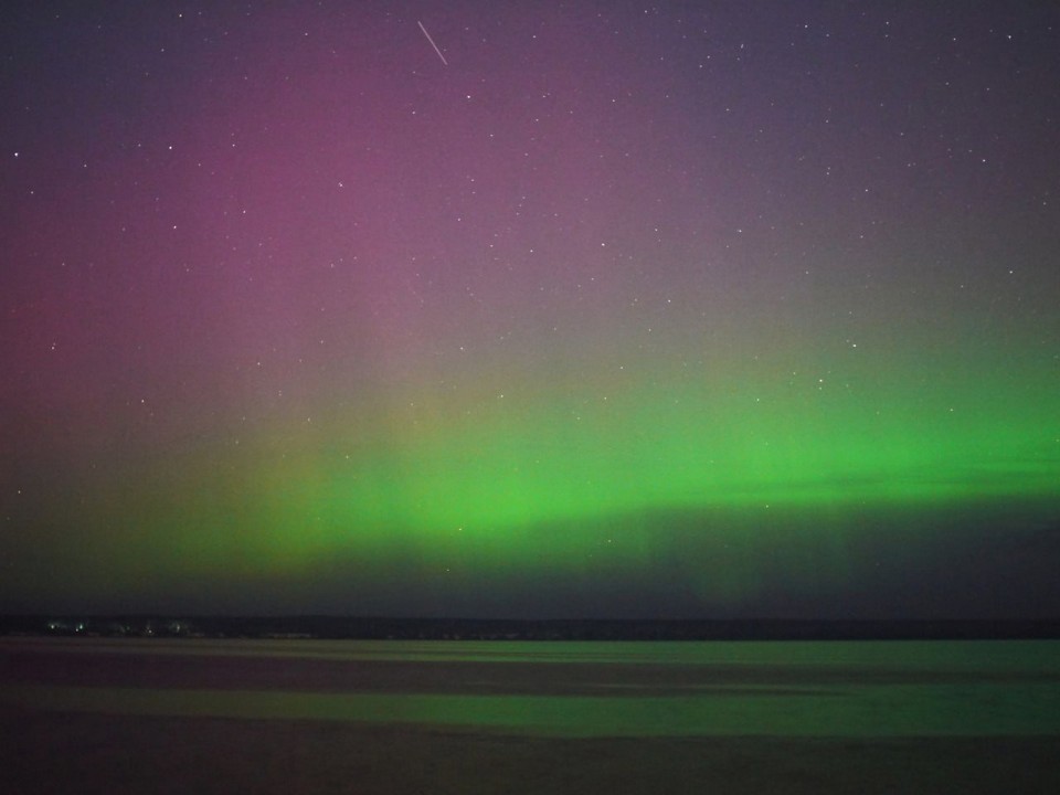 Нынешней ночью северное сияние блистало даже в средней полосе России