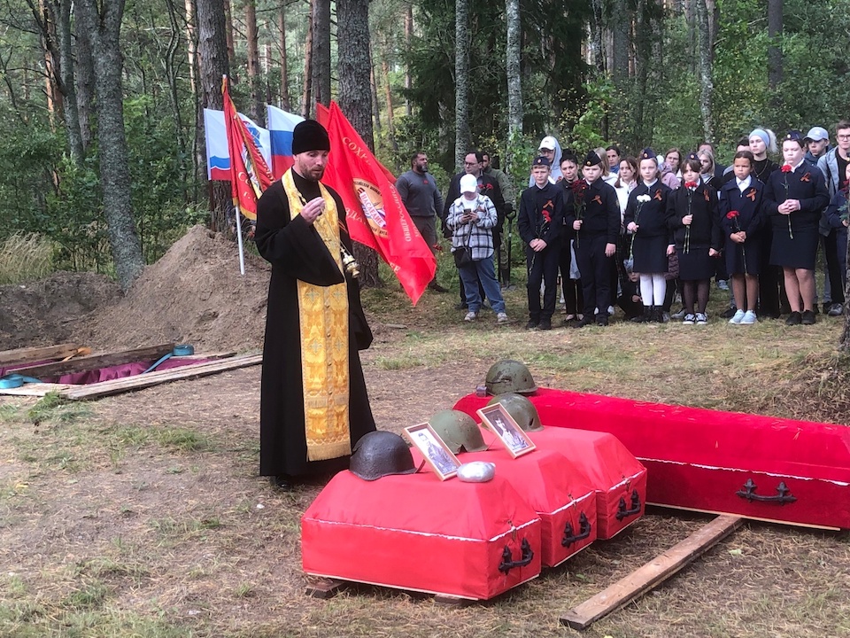 Воины обрели вечный покой под Лесогорским