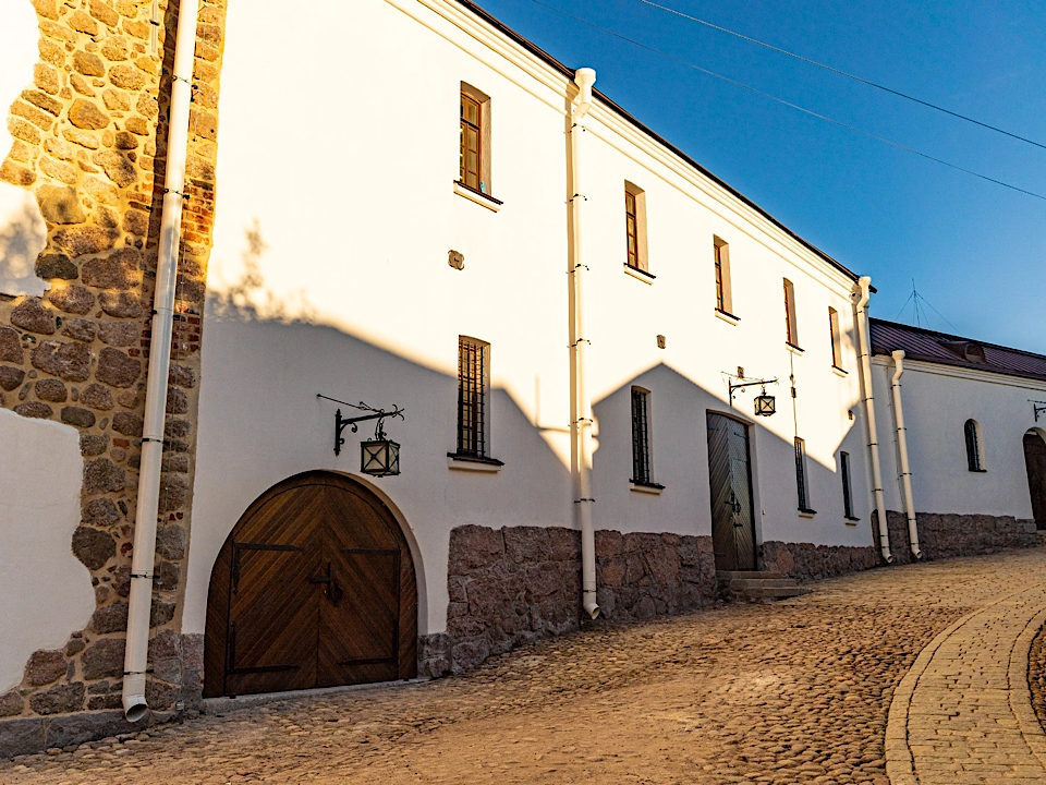 Владимир Цой показал отреставрированные помещения Выборгского замка