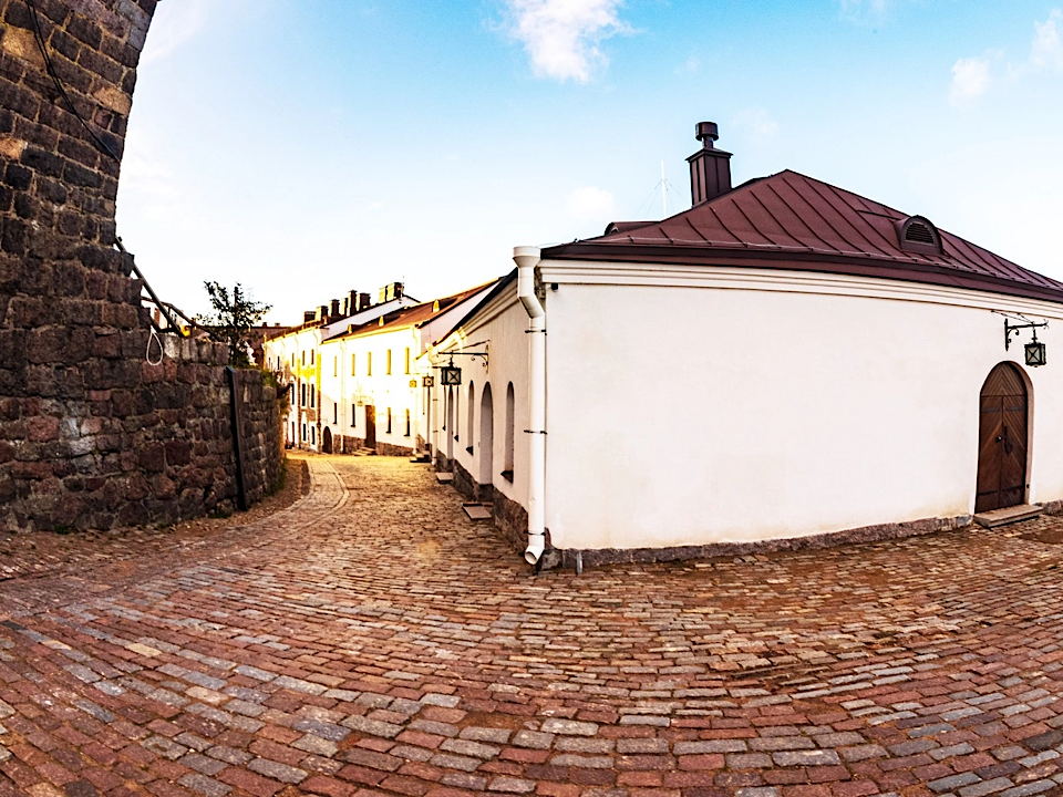 Владимир Цой показал отреставрированные помещения Выборгского замка