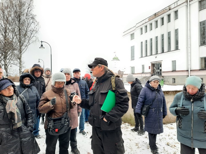 Прогулка по любимому выборжцами уголку города
