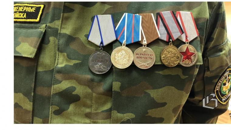 В Выборгской школе № 1 прошёл урок мужества с участием военных и волонтёров