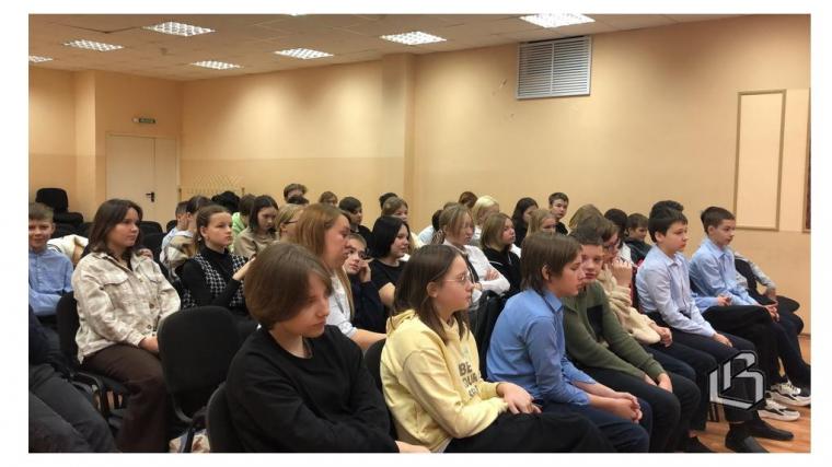 В Выборгской школе № 1 прошёл урок мужества с участием военных и волонтёров