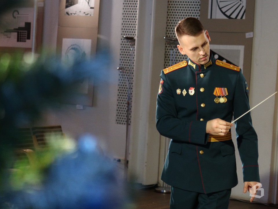 В новый год с военным оркестром!