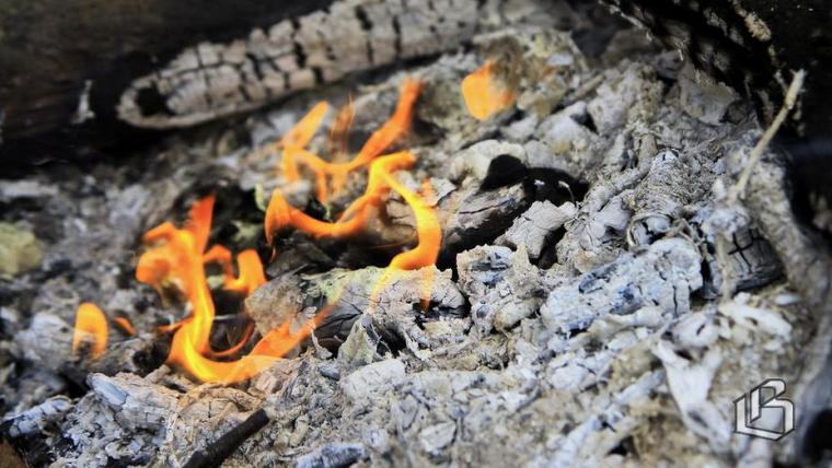 В новогоднюю ночь пожарные тушили огонь, а «скорая» спасала людей