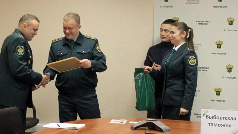 Выборгские таможенники–спортсмены сдали нормы ГТО