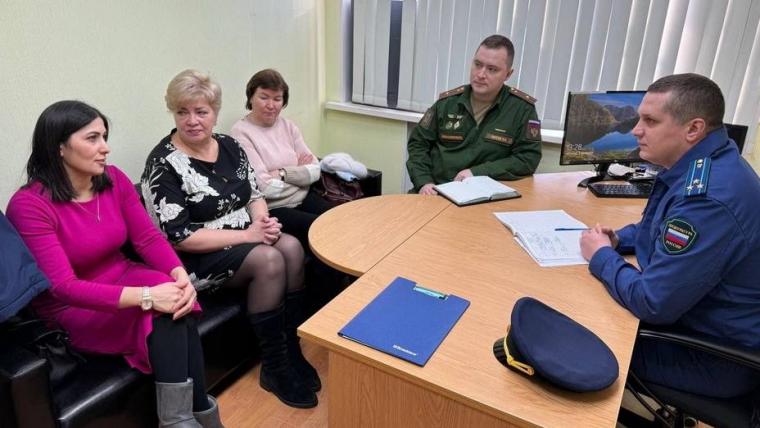 Прокурор из Выборга разбирался с медпомощью в Каменке