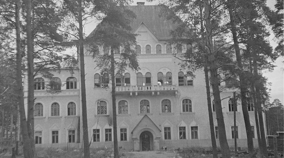 Здесь была когда­-то  учительская семинария