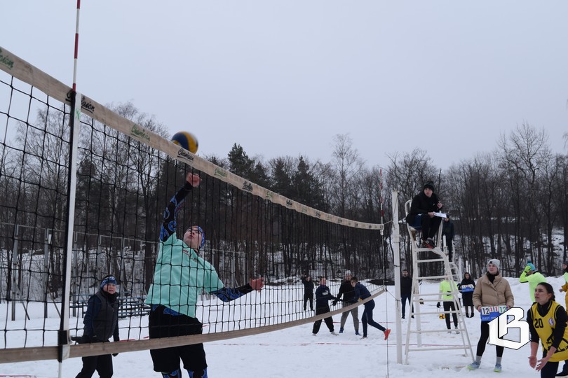 В Выборге состоялся первый турнир по зимнему волейболу