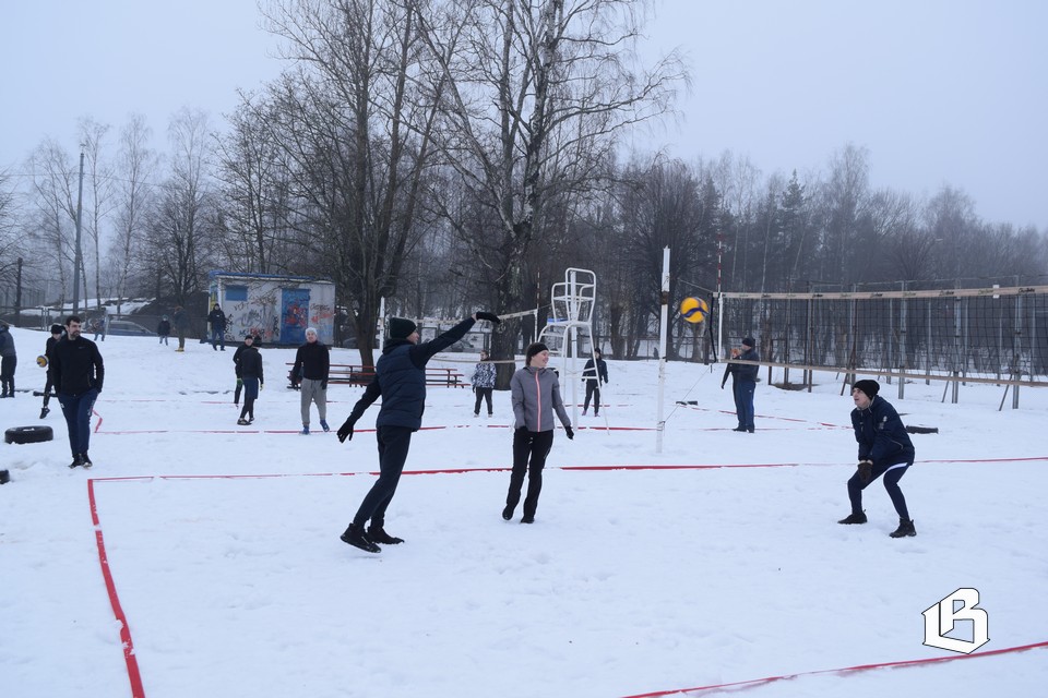 В Выборге состоялся первый турнир по зимнему волейболу