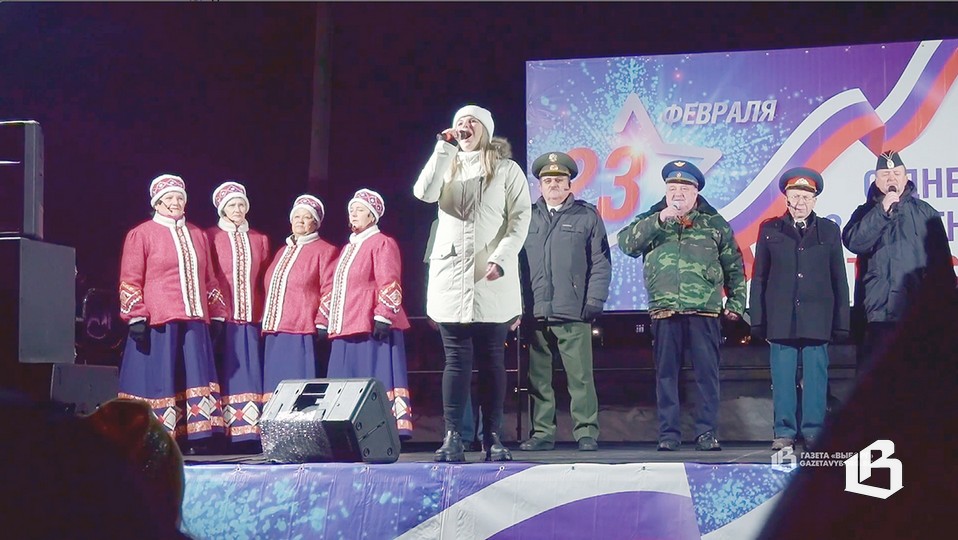 Праздничный день завершился фейерверком 